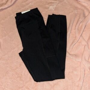Brand new leggings with pockets